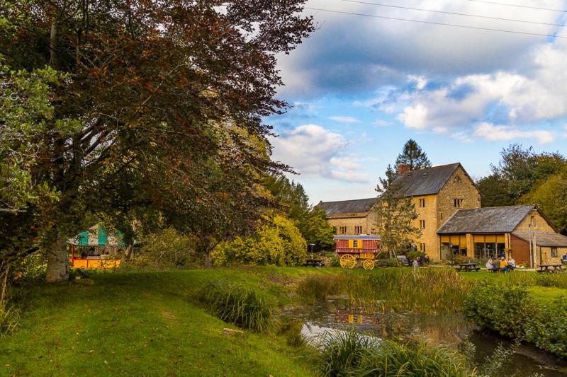 Отель Haselbury Mill Крюкерн Экстерьер фото